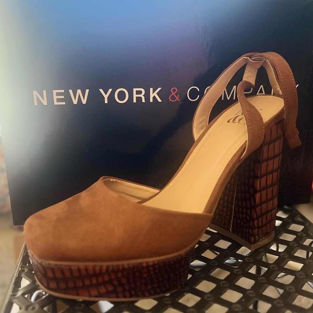 New York & Company Brown Platform Clogs with Chunky Heel - Picture 4 of 6